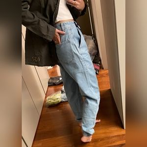 Nice blue Jean's pant wide legs with flexible fit to the ankle